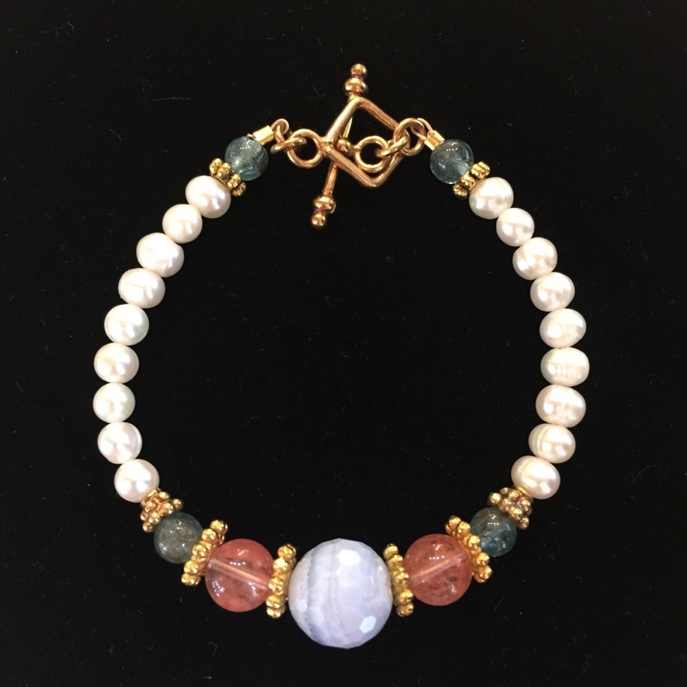 Grace and Viola pearl bracelet
